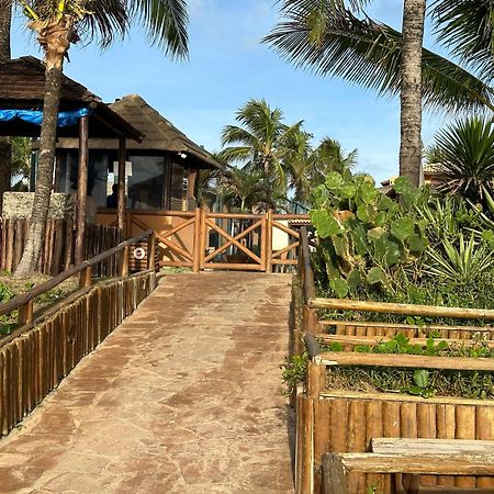 Flat Guarajuba 4 Quartos Terreo A Beira Mar - Pe Na Areia - Governanca Com Arrumadeira E Wi Fi Inclusos Camassari Luaran gambar
