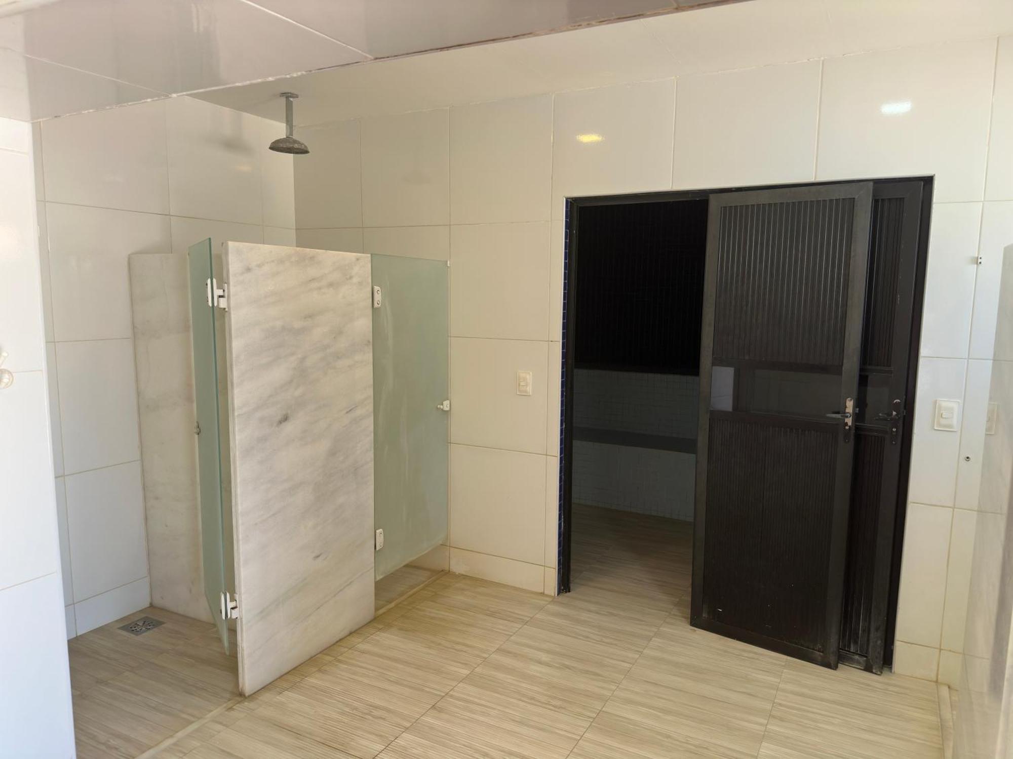 Flat Guarajuba 4 Quartos Terreo A Beira Mar - Pe Na Areia - Governanca Com Arrumadeira E Wi Fi Inclusos Camassari Luaran gambar
