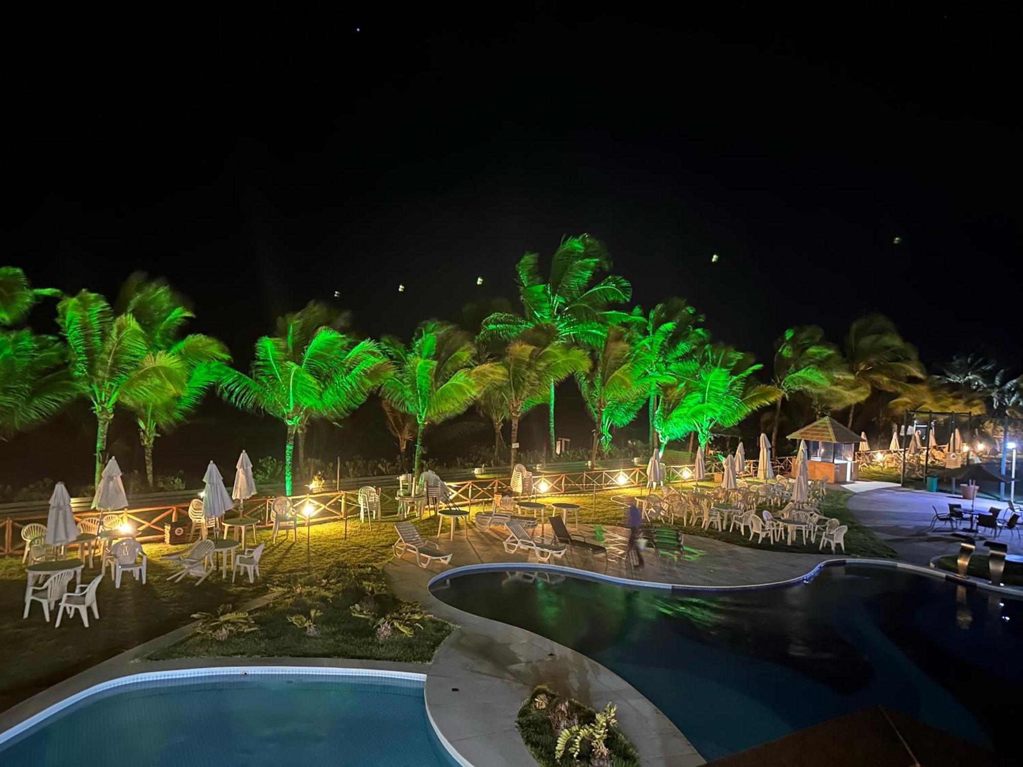Flat Guarajuba 4 Quartos Terreo A Beira Mar - Pe Na Areia - Governanca Com Arrumadeira E Wi Fi Inclusos Camassari Luaran gambar