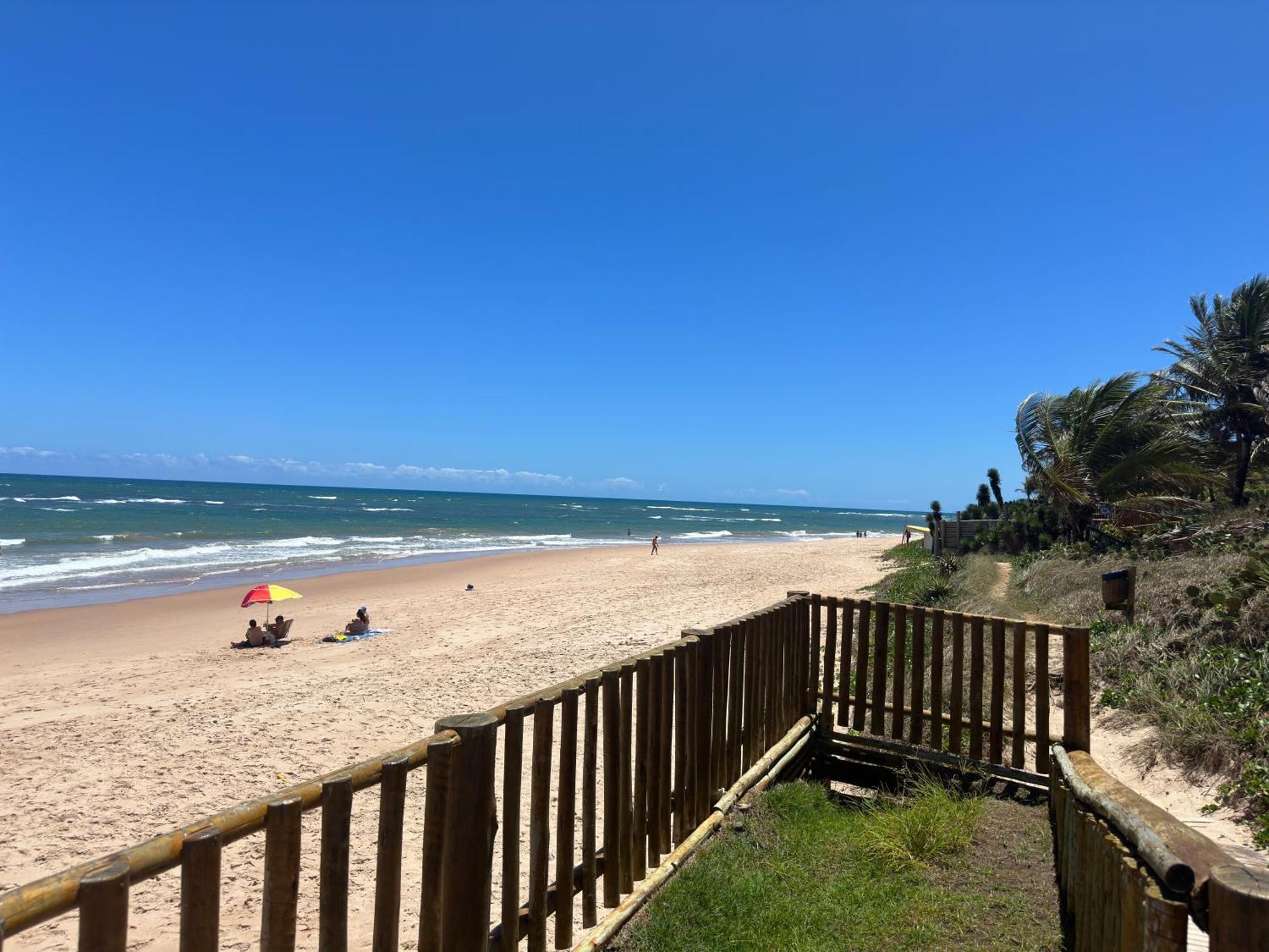 Flat Guarajuba 4 Quartos Terreo A Beira Mar - Pe Na Areia - Governanca Com Arrumadeira E Wi Fi Inclusos Camassari Luaran gambar