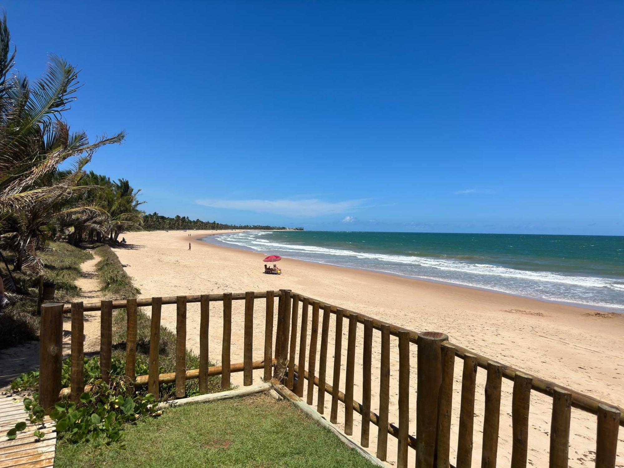 Flat Guarajuba 4 Quartos Terreo A Beira Mar - Pe Na Areia - Governanca Com Arrumadeira E Wi Fi Inclusos Camassari Luaran gambar
