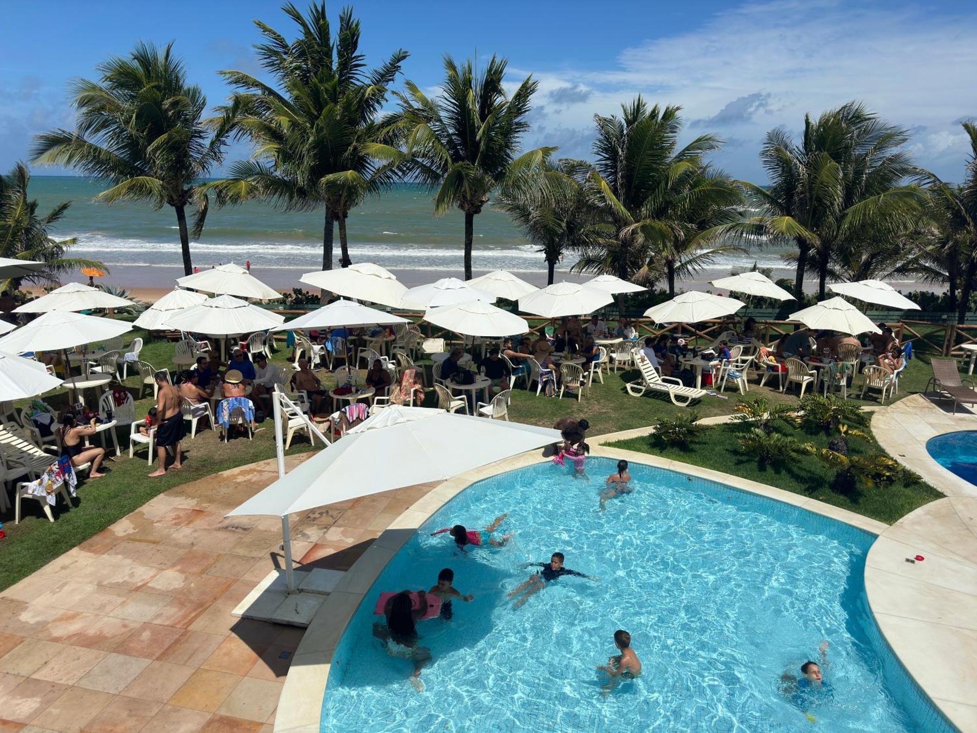 Flat Guarajuba 4 Quartos Terreo A Beira Mar - Pe Na Areia - Governanca Com Arrumadeira E Wi Fi Inclusos Camassari Luaran gambar